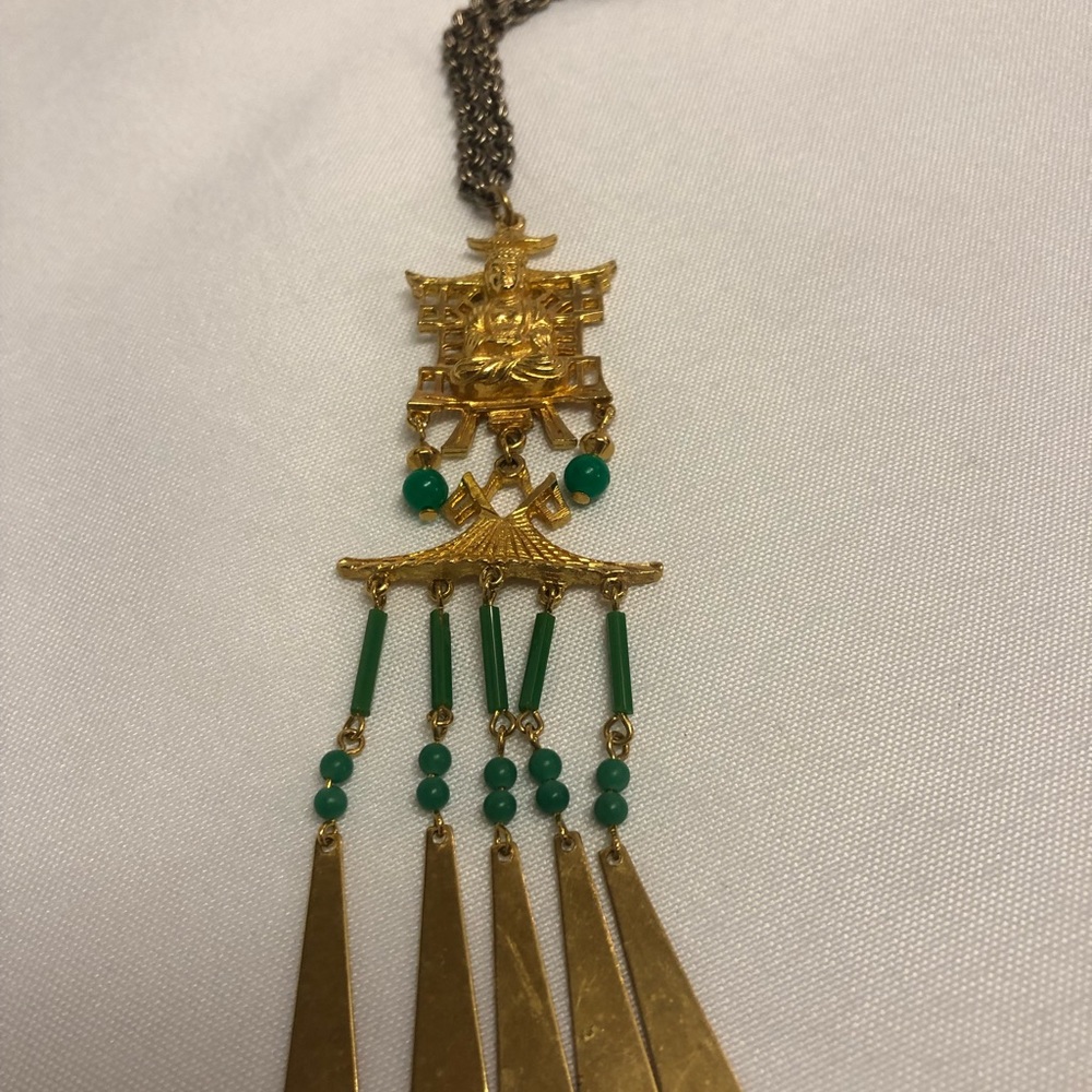 Vintage gold tone oriental Buddha style necklace with green beading